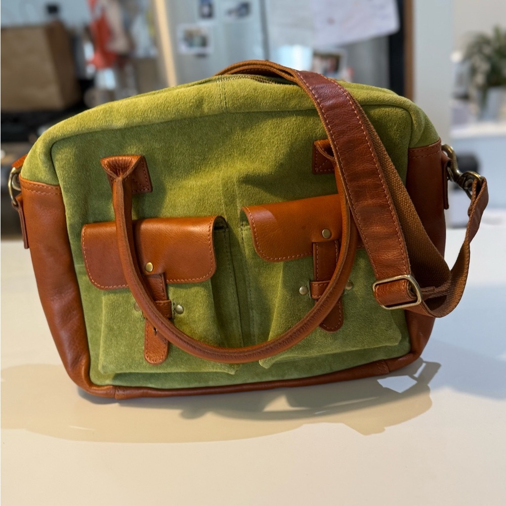 BROWN AND KHAKI LEATHER HANDBAG
LEDANDY - NOMADE